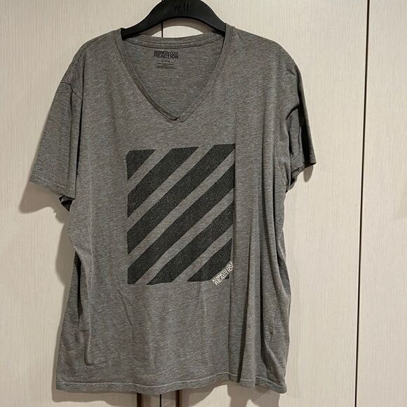 Gray men’s top - Picture 1 of 5
